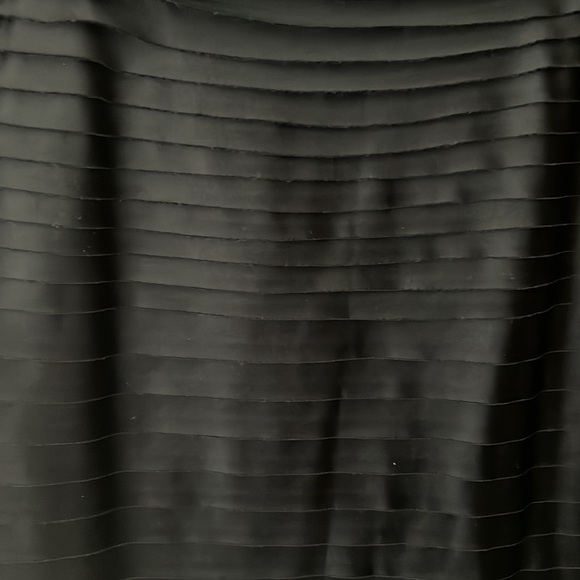 Black formal JS collection satin skirt size 6 in a very good condition - Picture 2 of 5
